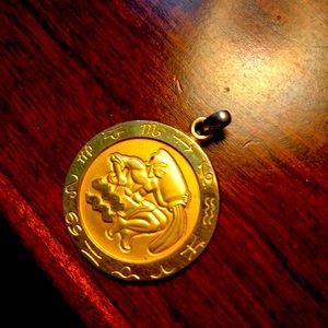 Aquarius ♒️ Medallion